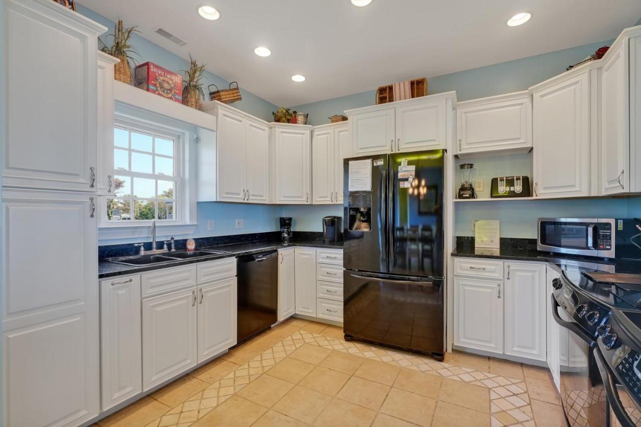 Luck & Laughter Villa Oak Island Exterior photo