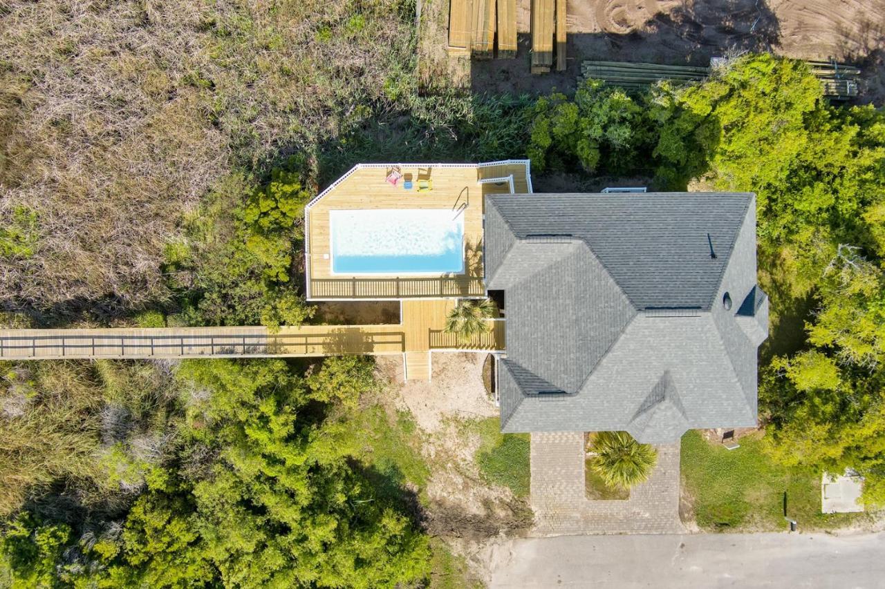Luck & Laughter Villa Oak Island Exterior photo
