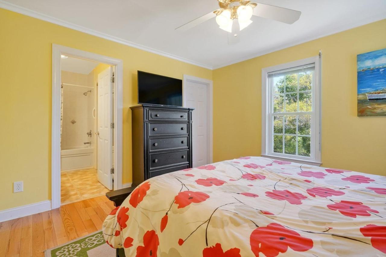 Luck & Laughter Villa Oak Island Exterior photo
